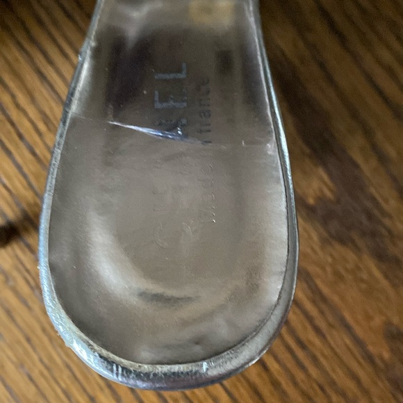 VINTAGE SILVER  HEELS . Approx size 9-10 . - Picture 6 of 16